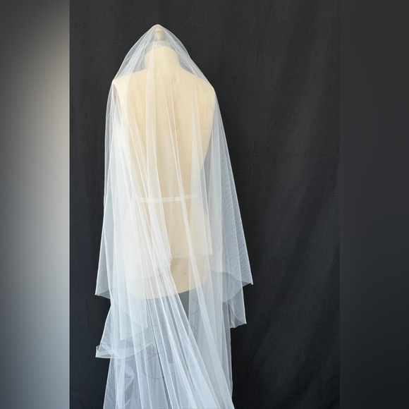 Elegant White double layered Bridal Veil with comb main image 7